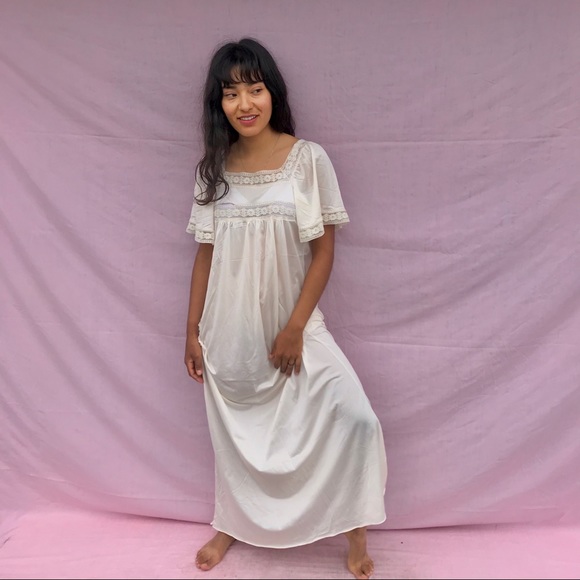 Adorable long Robe - Picture 3 of 8